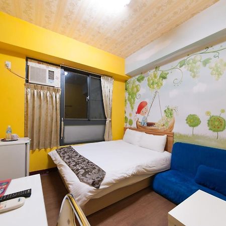 Feng Jia Homestay Тайчжун Екстер'єр фото