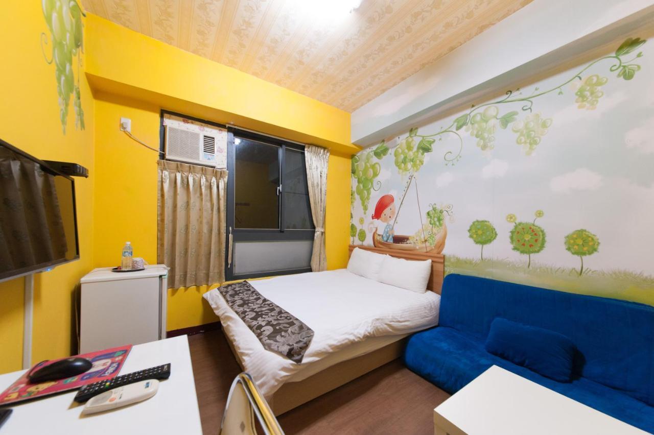 Feng Jia Homestay Тайчжун Екстер'єр фото